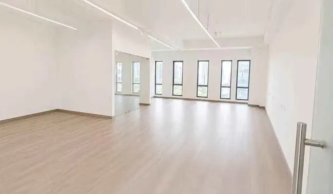 Mid-size office space for rent in Ahmedabad